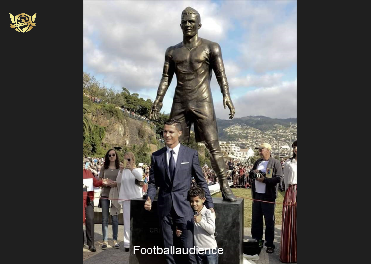 Ronaldo Statue